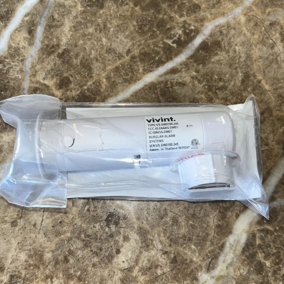 Vivint Door Sensor VS-DW2100-345 - New, Sealed - Picture 1 of 2